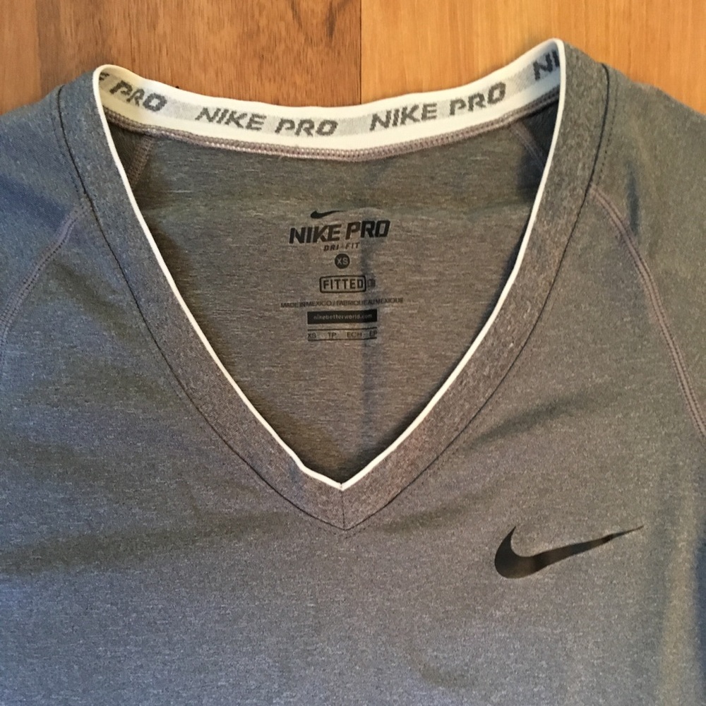 NIKE Pro Women XS Fitted T-Shirt